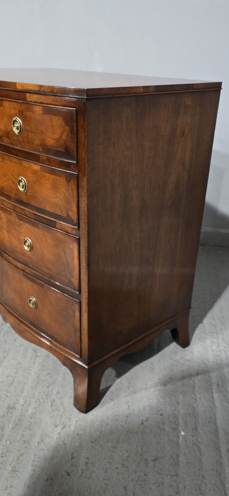 Georgian Bowed Mahogany Chest of Drawers - Image 2
