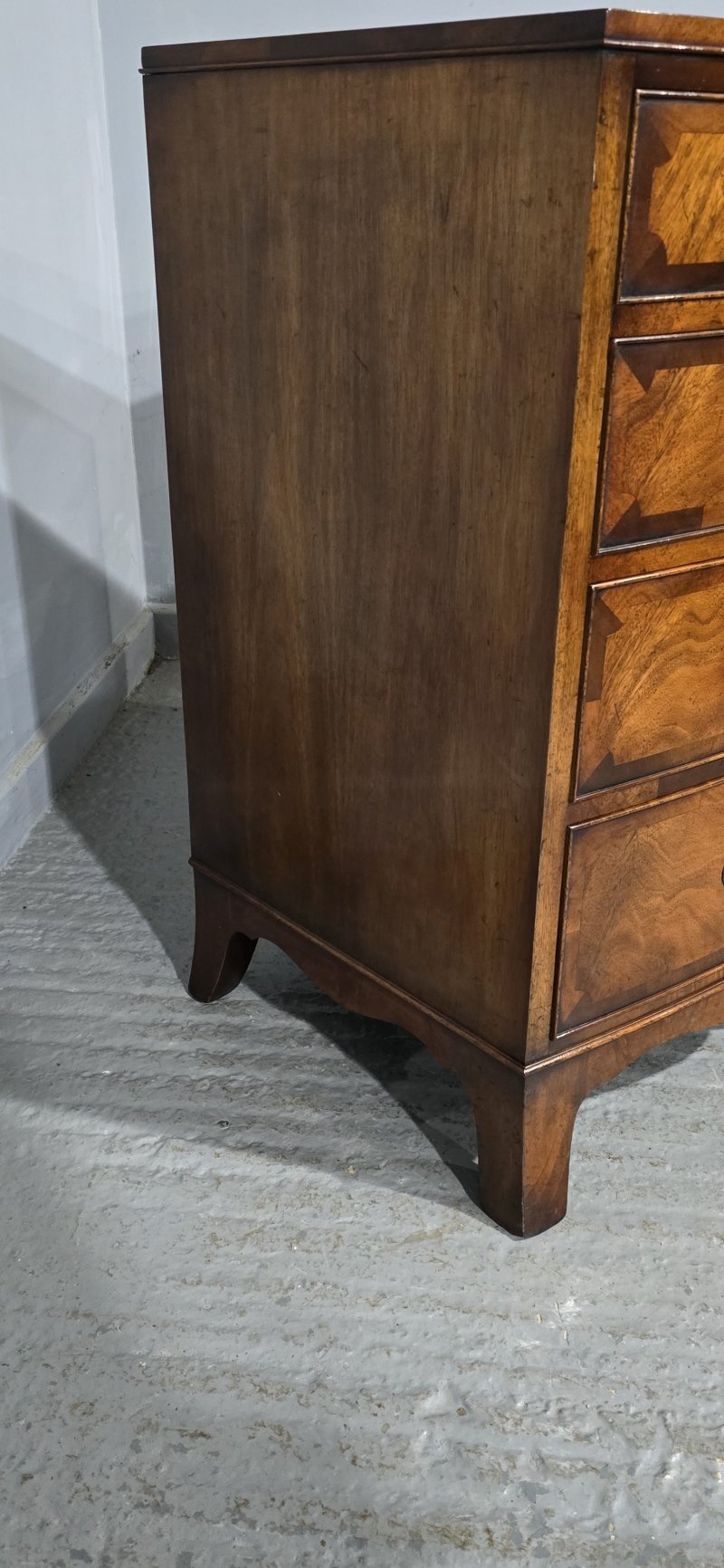 Georgian Bowed Mahogany Chest of Drawers - Image 3