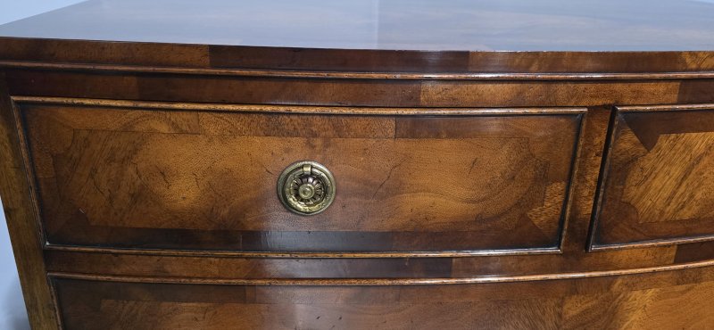Georgian Bowed Mahogany Chest of Drawers - Image 5