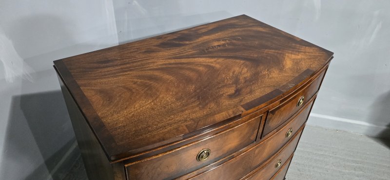 Georgian Bowed Mahogany Chest of Drawers - Image 7