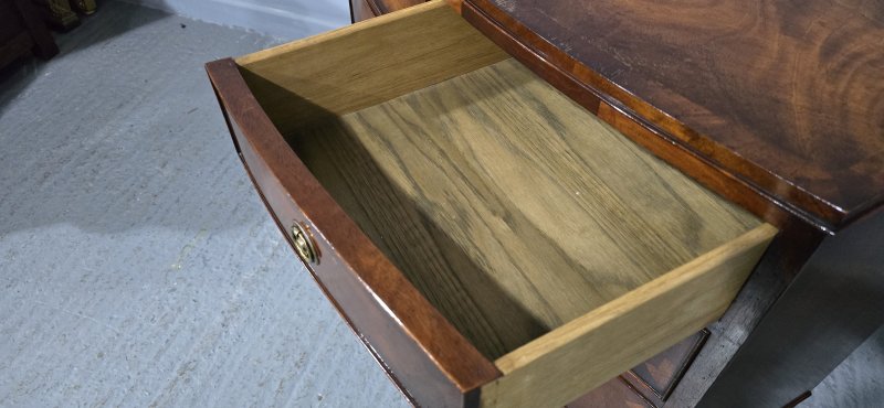 Georgian Bowed Mahogany Chest of Drawers - Image 8