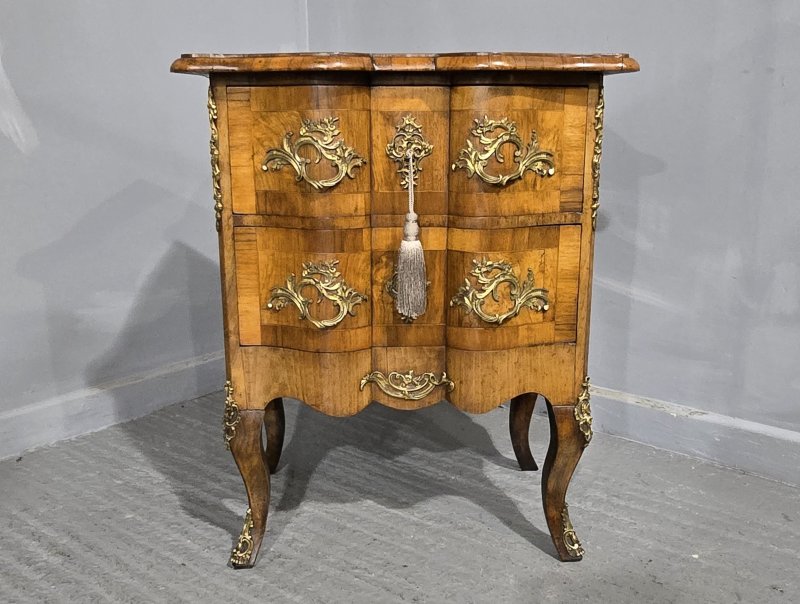 Small Maltese Walnut Commode Chest of Drawers - Image 2