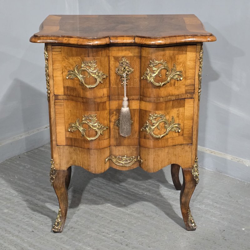 Small Maltese Walnut Commode Chest of Drawers - Image 5