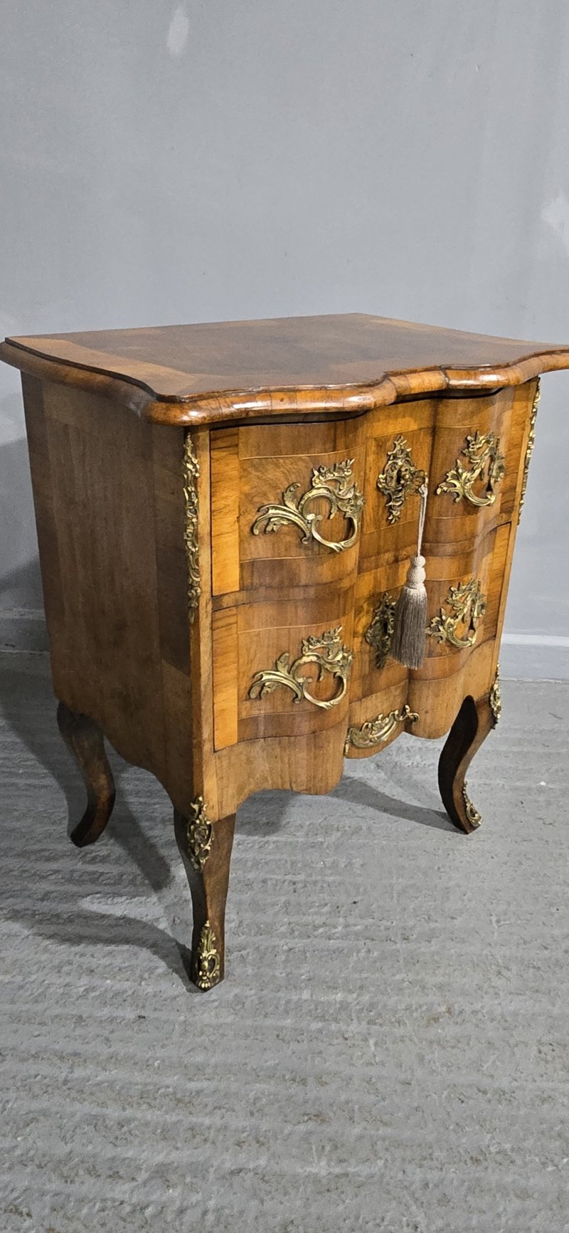 Small Maltese Walnut Commode Chest of Drawers - Image 3