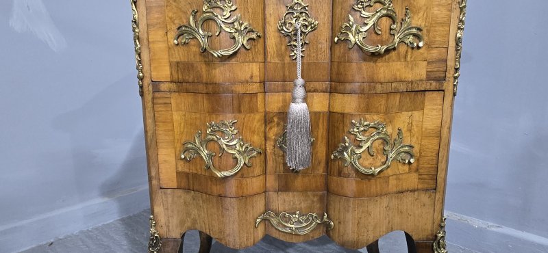 Small Maltese Walnut Commode Chest of Drawers - Image 6