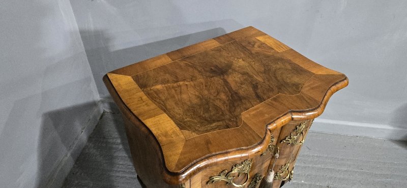 Small Maltese Walnut Commode Chest of Drawers - Image 12