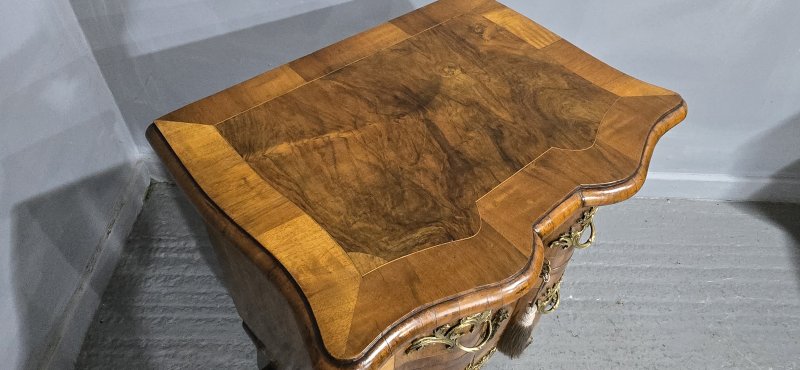 Small Maltese Walnut Commode Chest of Drawers - Image 11