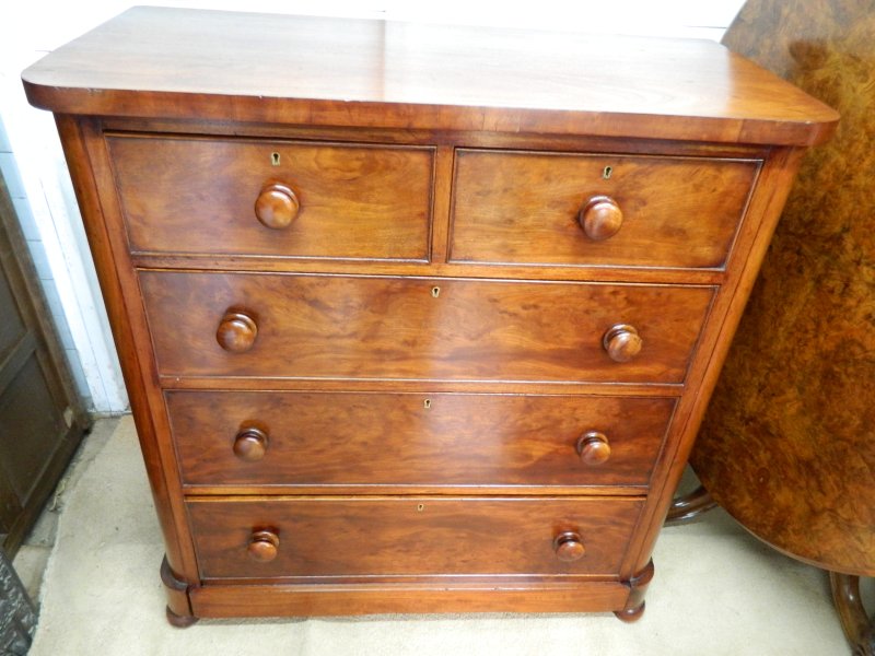 Victorian Mahogany Chest of Drawers
