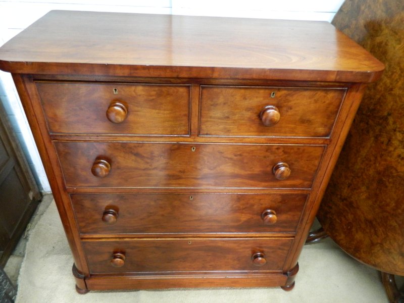 Victorian Mahogany Chest of Drawers - Image 2
