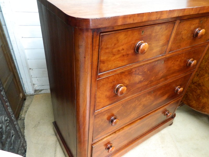 Victorian Mahogany Chest of Drawers - Image 4