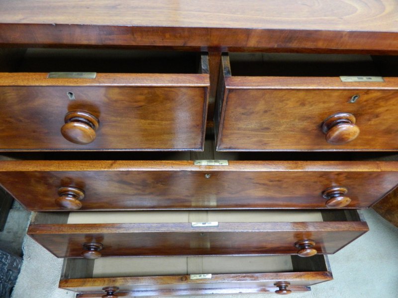 Victorian Mahogany Chest of Drawers - Image 13