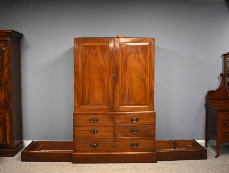 19th Century Mahogany Four Door Breakfront Wardrobe - Image 3