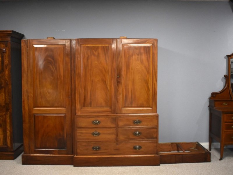 19th Century Mahogany Four Door Breakfront Wardrobe - Image 4