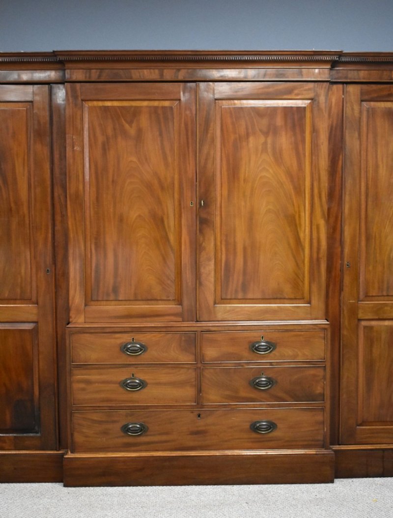 19th Century Mahogany Four Door Breakfront Wardrobe - Image 7
