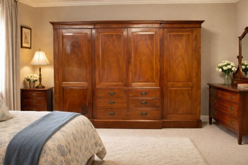 19th Century Mahogany Four Door Breakfront Wardrobe - Image 15