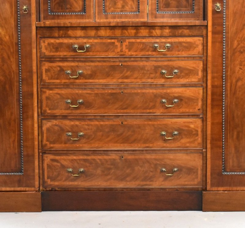 Victorian Flame Mahogany Breakfront Triple Wardrobe - Image 7