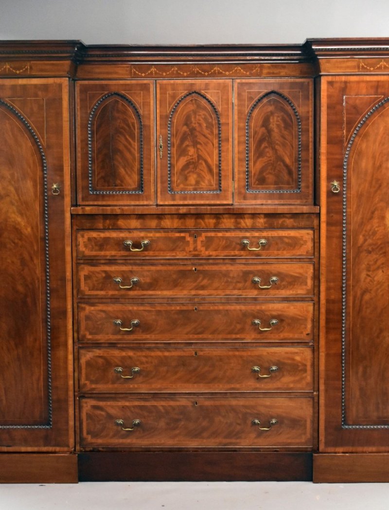 Victorian Flame Mahogany Breakfront Triple Wardrobe - Image 5