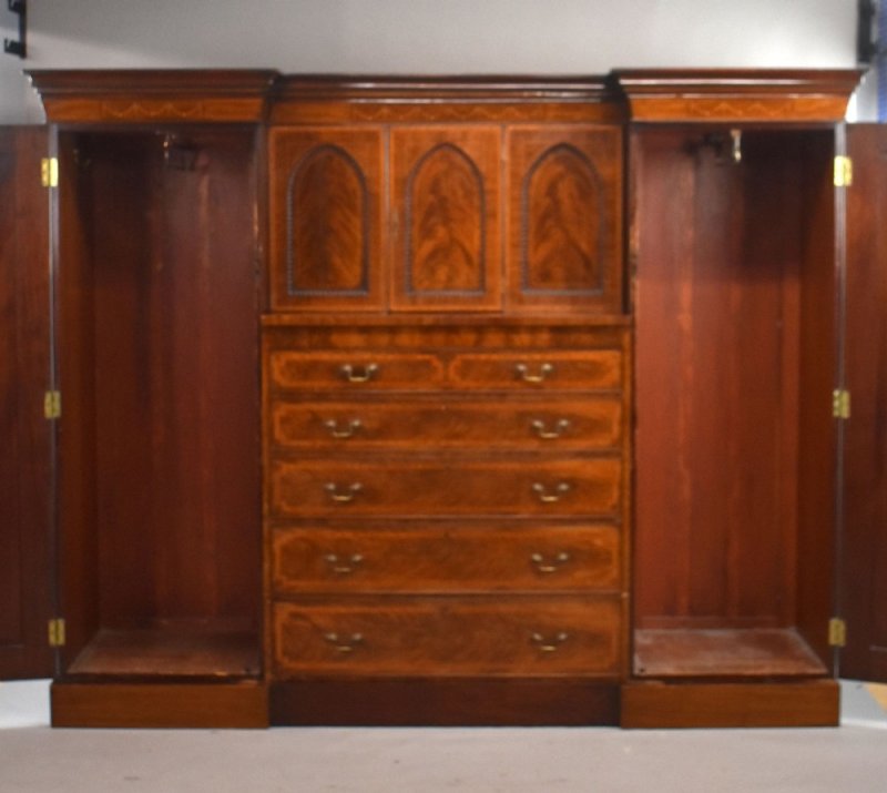 Victorian Flame Mahogany Breakfront Triple Wardrobe - Image 9