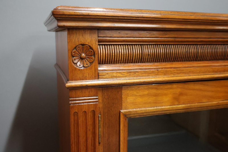 Edwardian Walnut Glazed Bookcase - Image 3