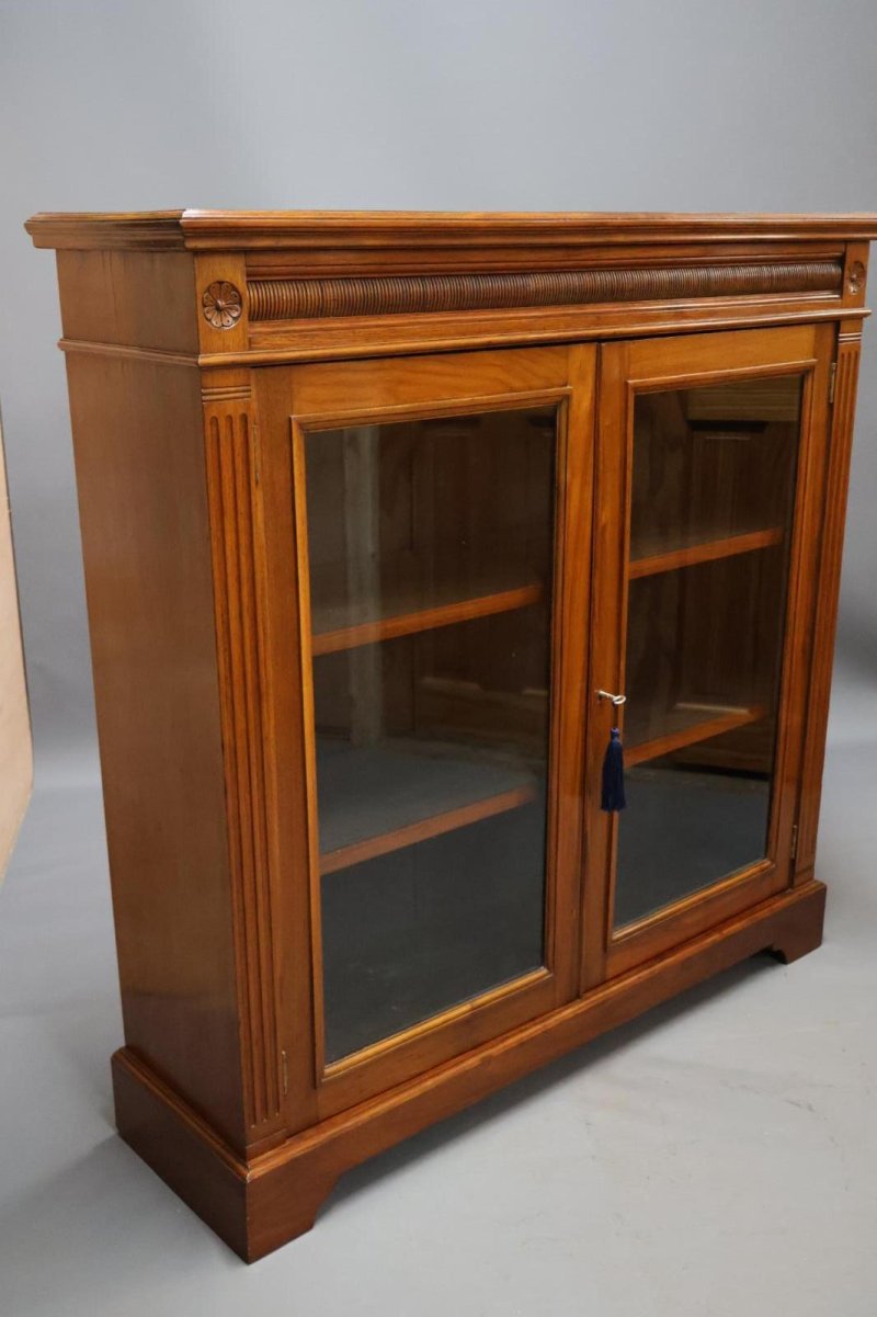 Edwardian Walnut Glazed Bookcase - Image 4