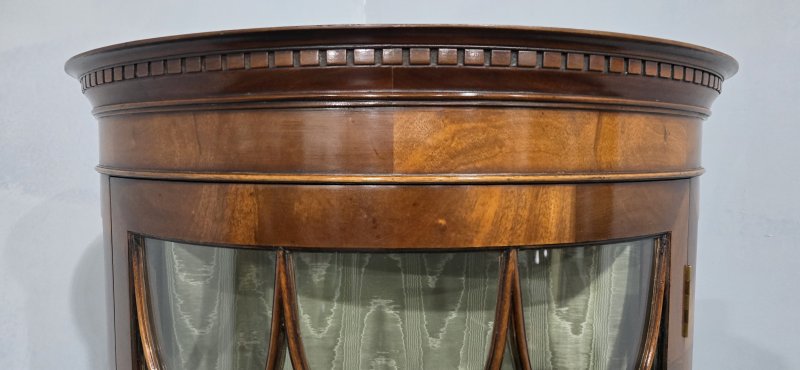 Outstanding Demi Lune Mahogany Display Cabinet - Image 4