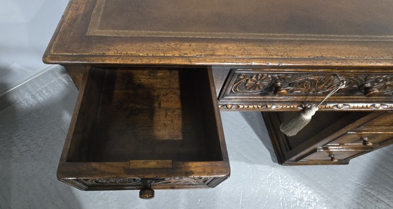 Quality Oak Pedestal Desk - Image 4