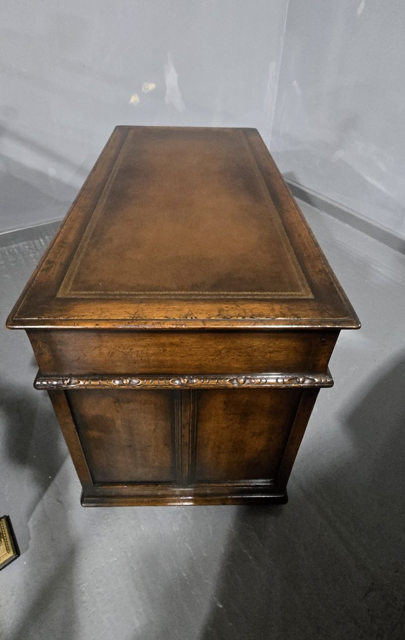 Quality Oak Pedestal Desk - Image 3