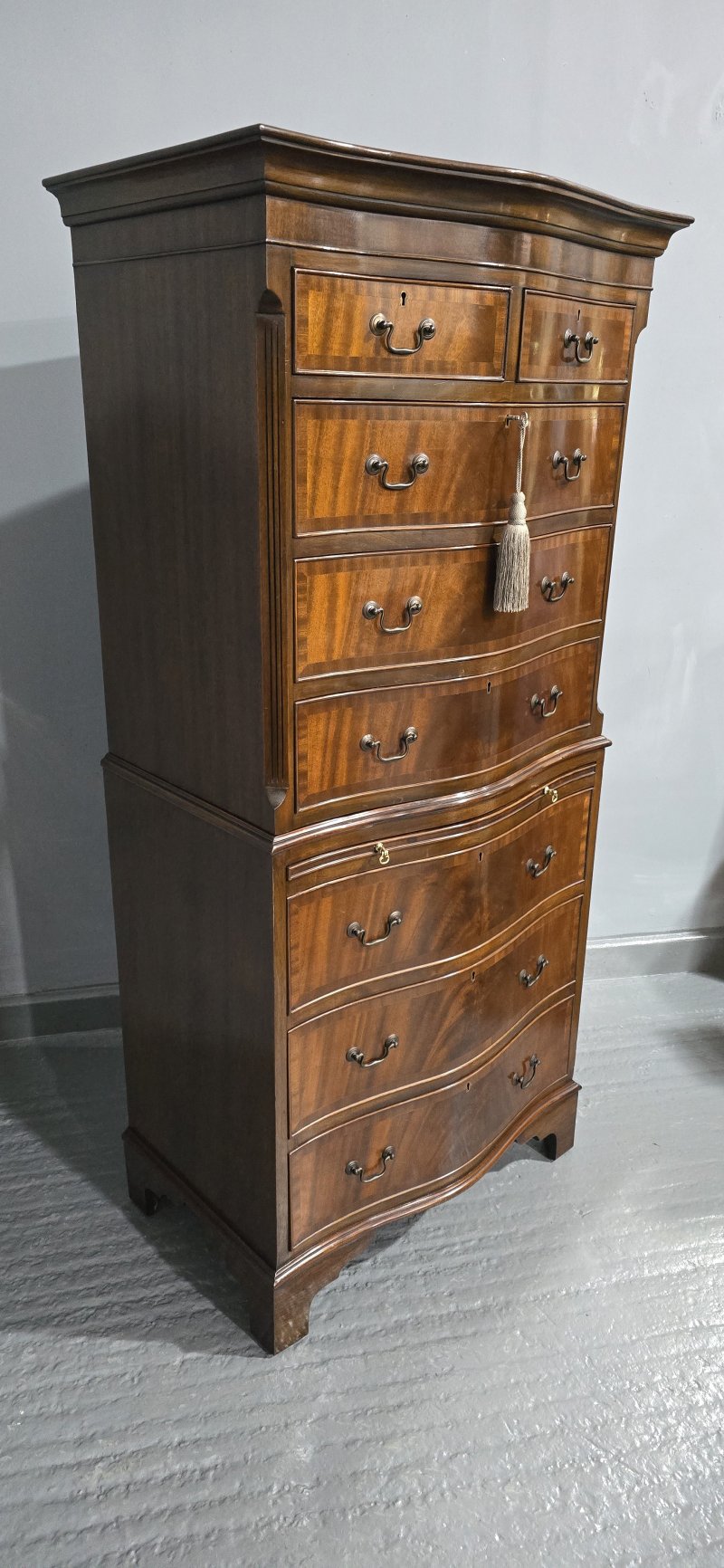 Very Good Mahogany Chest on Chest  of Drawers of Small Proportions - Image 3