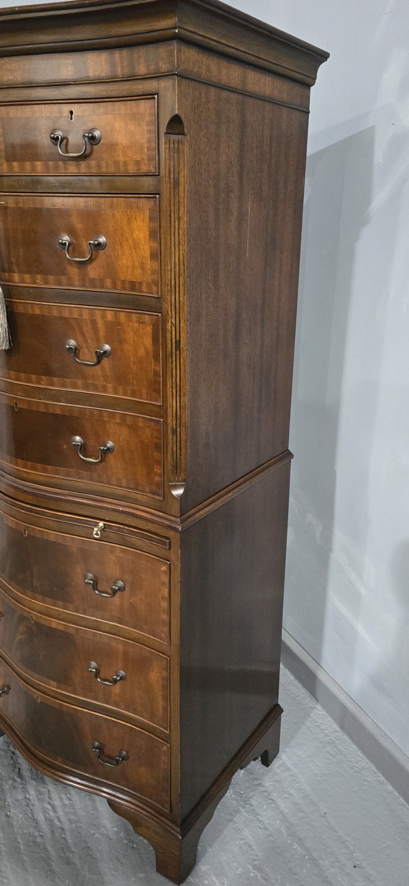Very Good Mahogany Chest on Chest  of Drawers of Small Proportions - Image 4