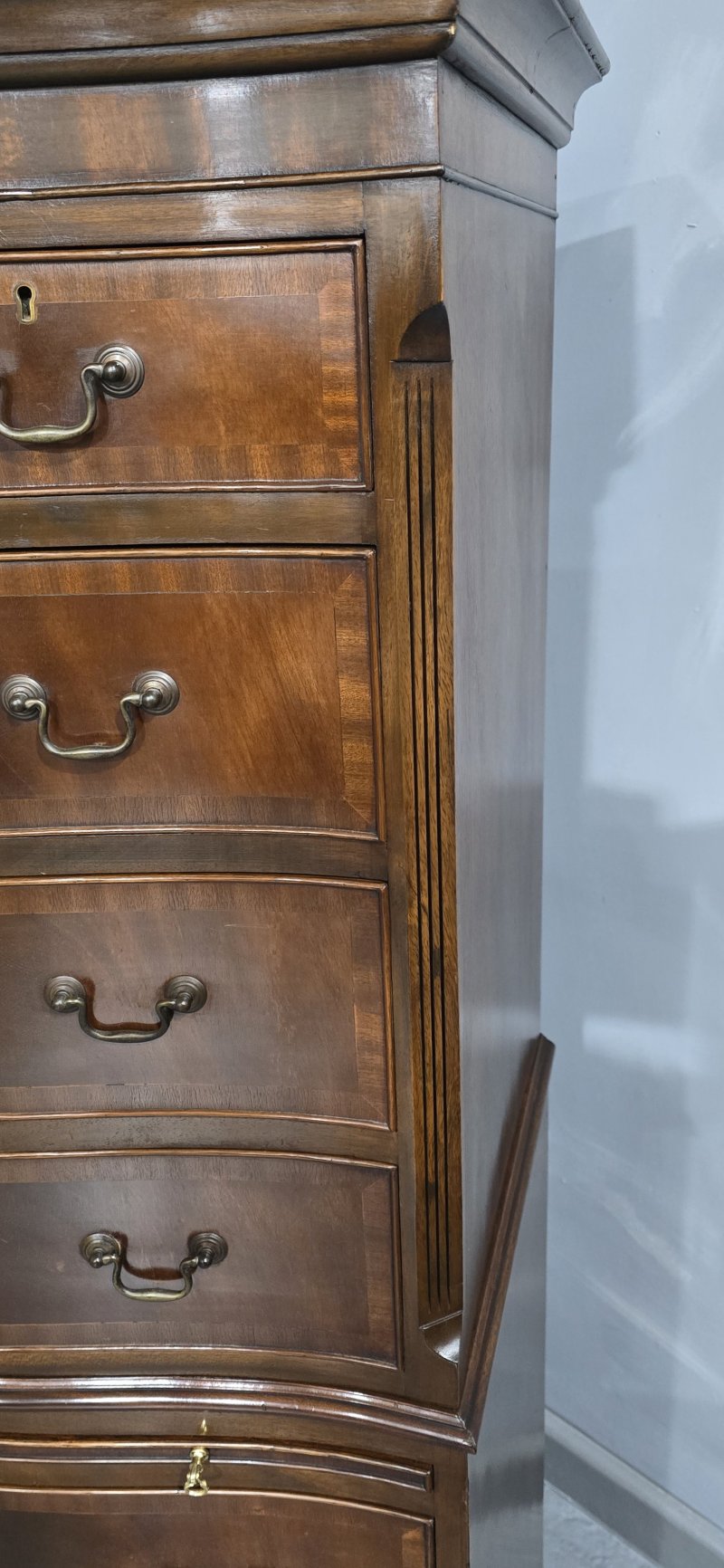 Very Good Mahogany Chest on Chest  of Drawers of Small Proportions - Image 5