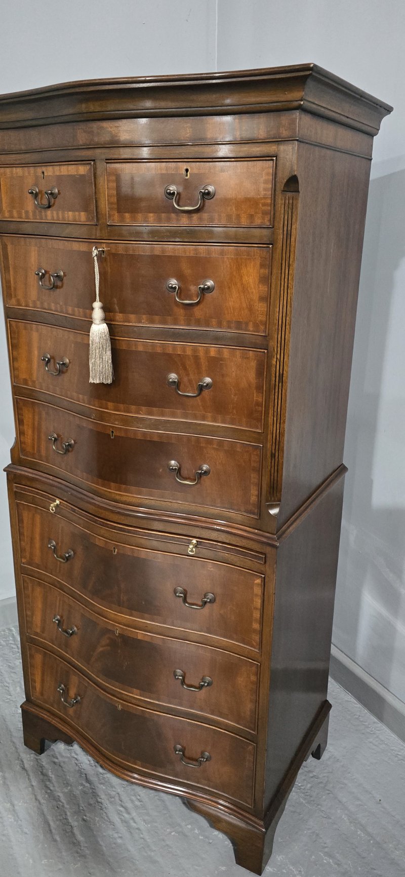 Very Good Mahogany Chest on Chest  of Drawers of Small Proportions - Image 11