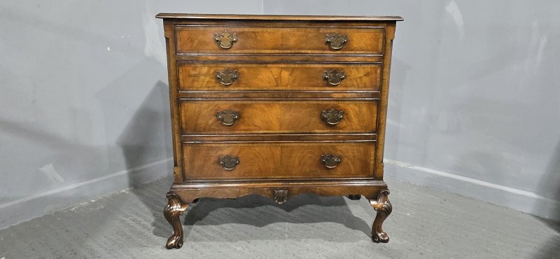 Superb Queen Anne Walnut Chest of Drawers - Image 2
