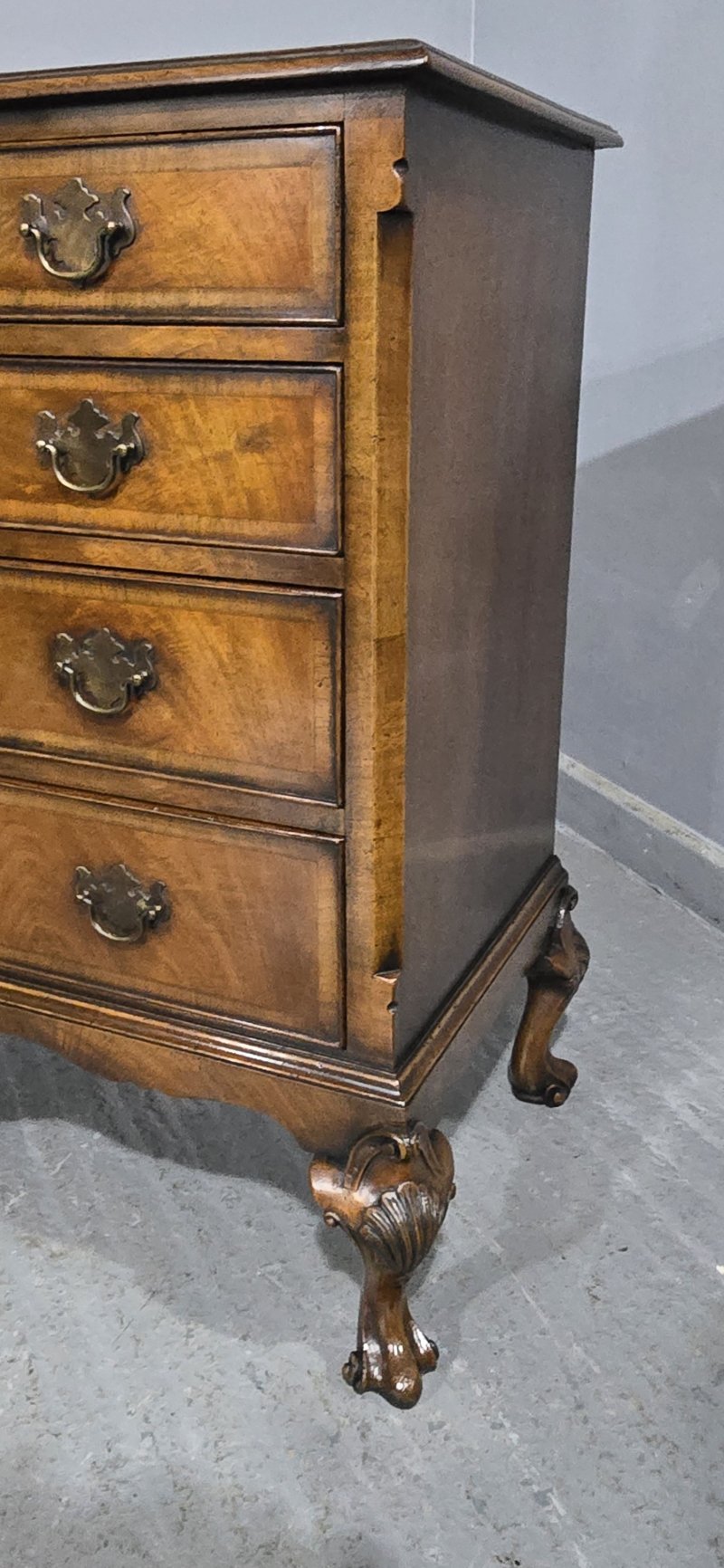 Superb Queen Anne Walnut Chest of Drawers - Image 5