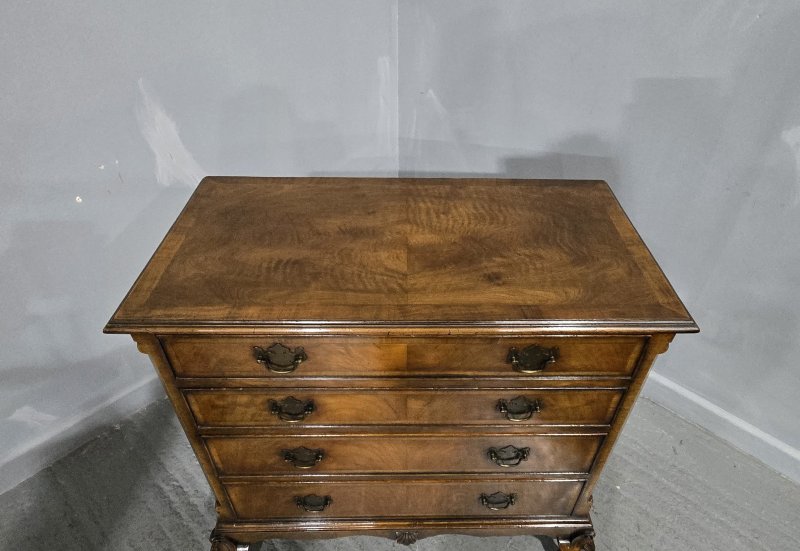 Superb Queen Anne Walnut Chest of Drawers - Image 7