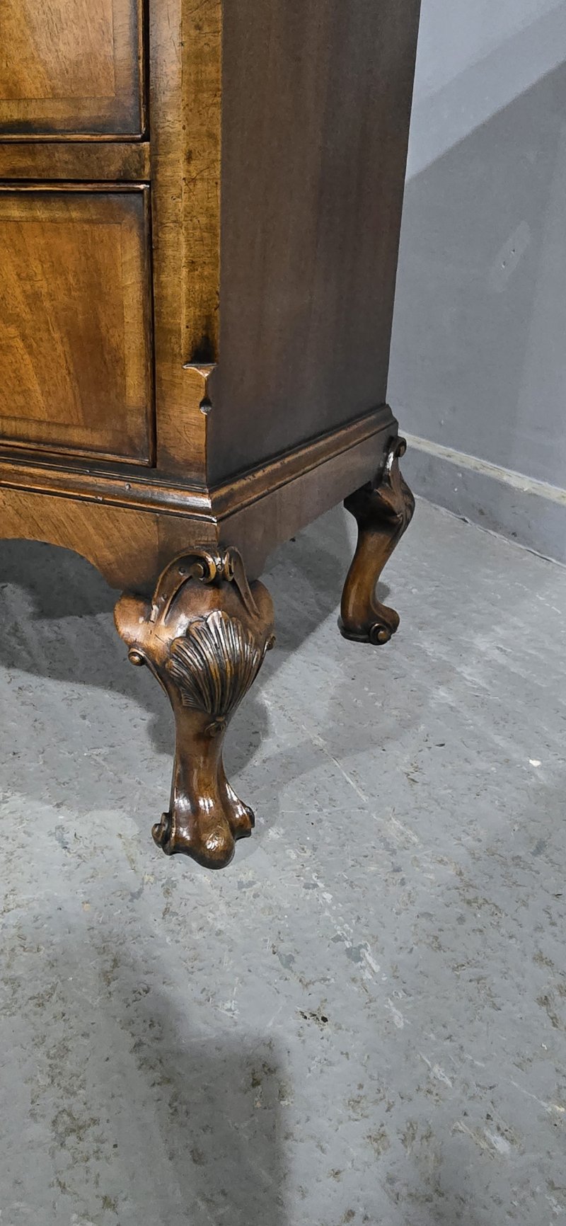Superb Queen Anne Walnut Chest of Drawers - Image 4