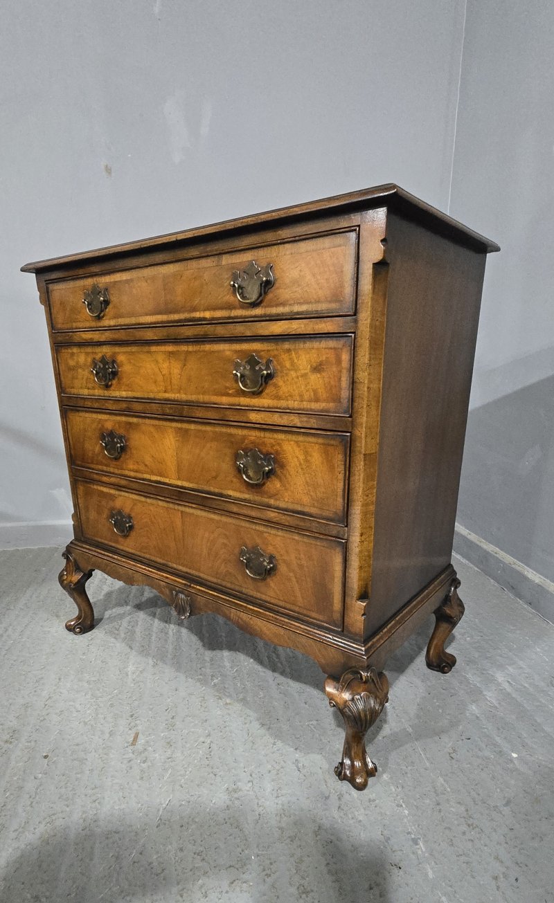 Superb Queen Anne Walnut Chest of Drawers - Image 6