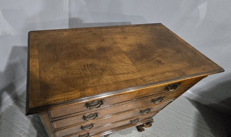 Superb Queen Anne Walnut Chest of Drawers - Image 9