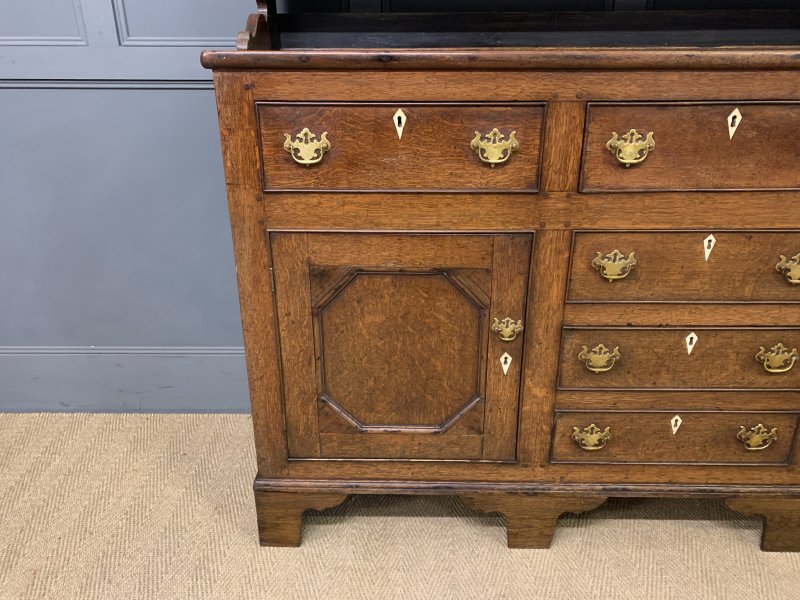 Early 19th Century Welsh Oak Dresser - Image 17