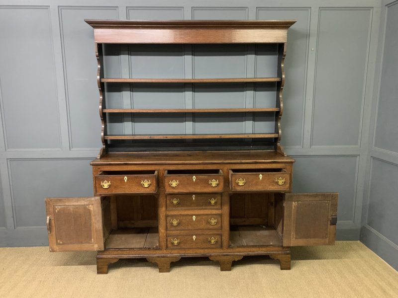 Early 19th Century Welsh Oak Dresser - Image 11