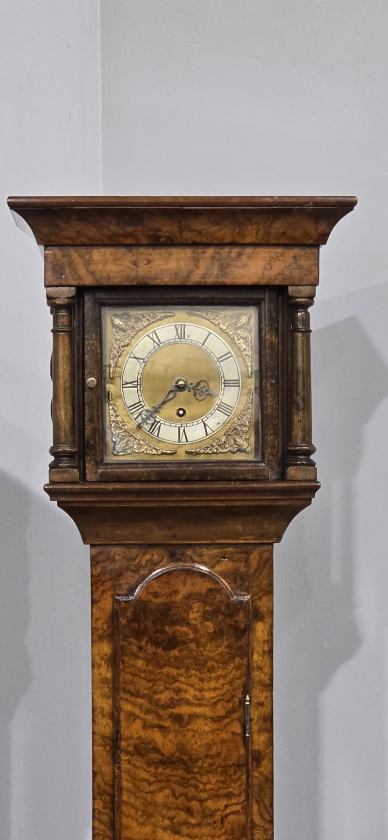 Very Pretty Burr Walnut Grandaughter Longcase Clock - Image 2