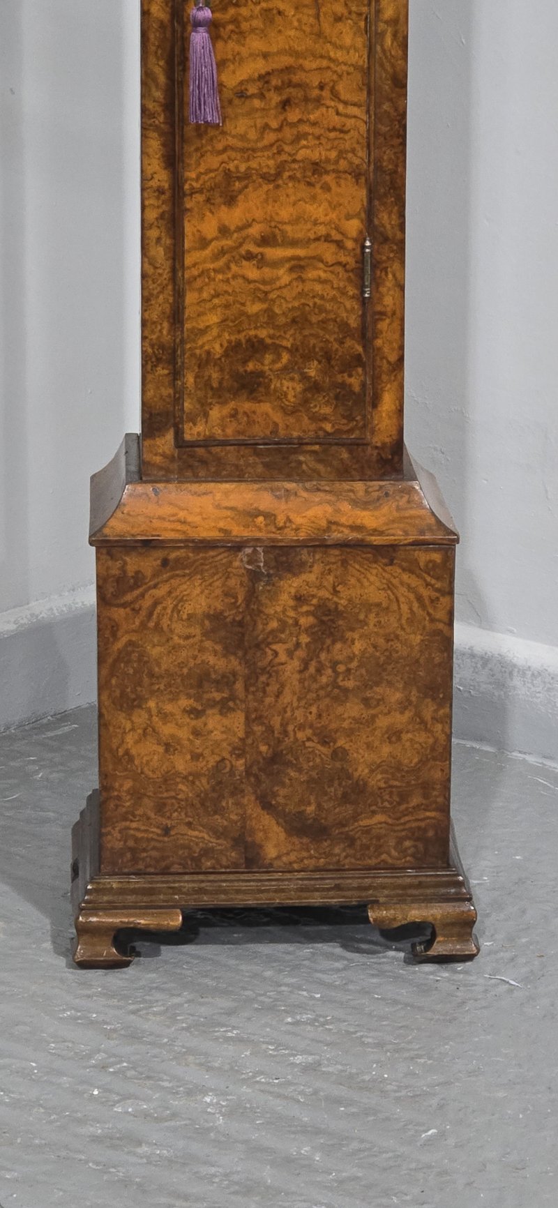 Very Pretty Burr Walnut Grandaughter Longcase Clock - Image 4