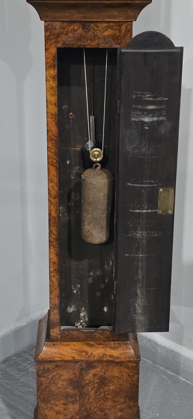 Very Pretty Burr Walnut Grandaughter Longcase Clock - Image 5