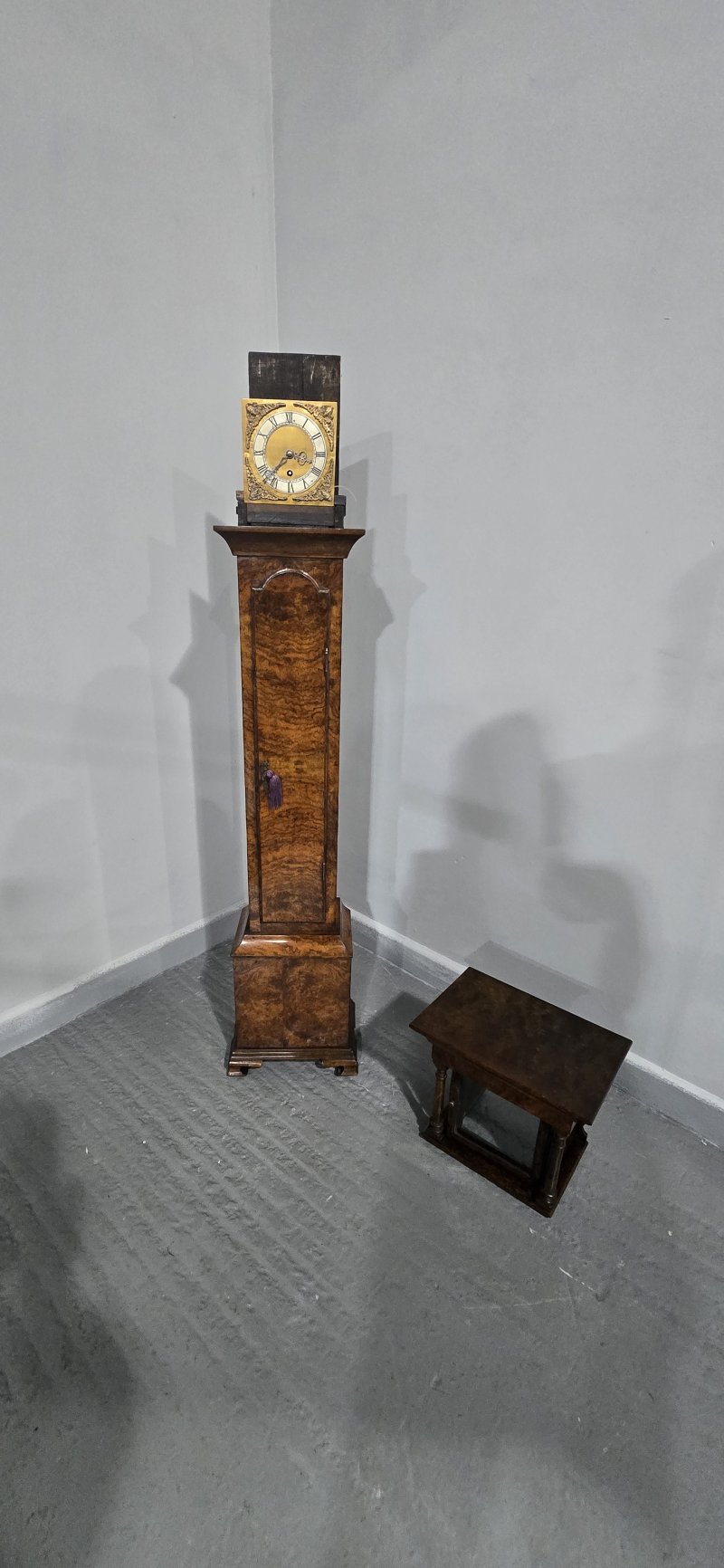 Very Pretty Burr Walnut Grandaughter Longcase Clock - Image 6