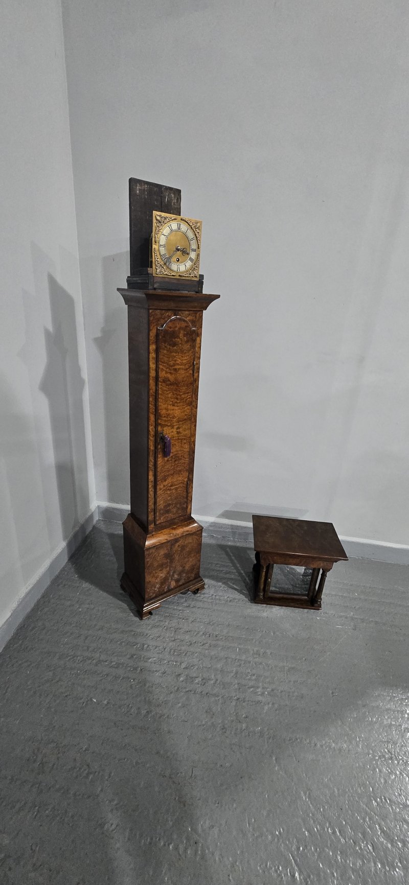 Very Pretty Burr Walnut Grandaughter Longcase Clock - Image 9
