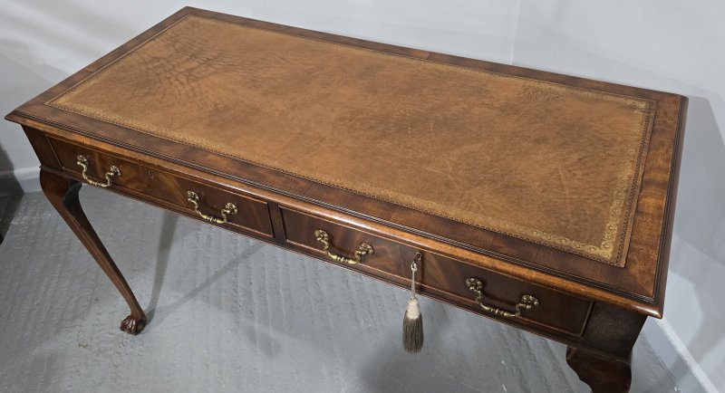 Chippenale Mahogany Library Writing Desk - Image 6