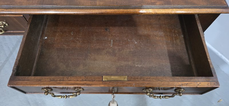 Chippenale Mahogany Library Writing Desk - Image 7