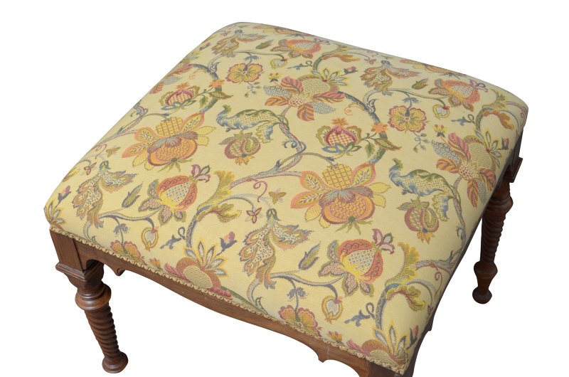 Superb Quality And Very Attractive Victorian Stool Walnut Dressing Table Stool - Image 3