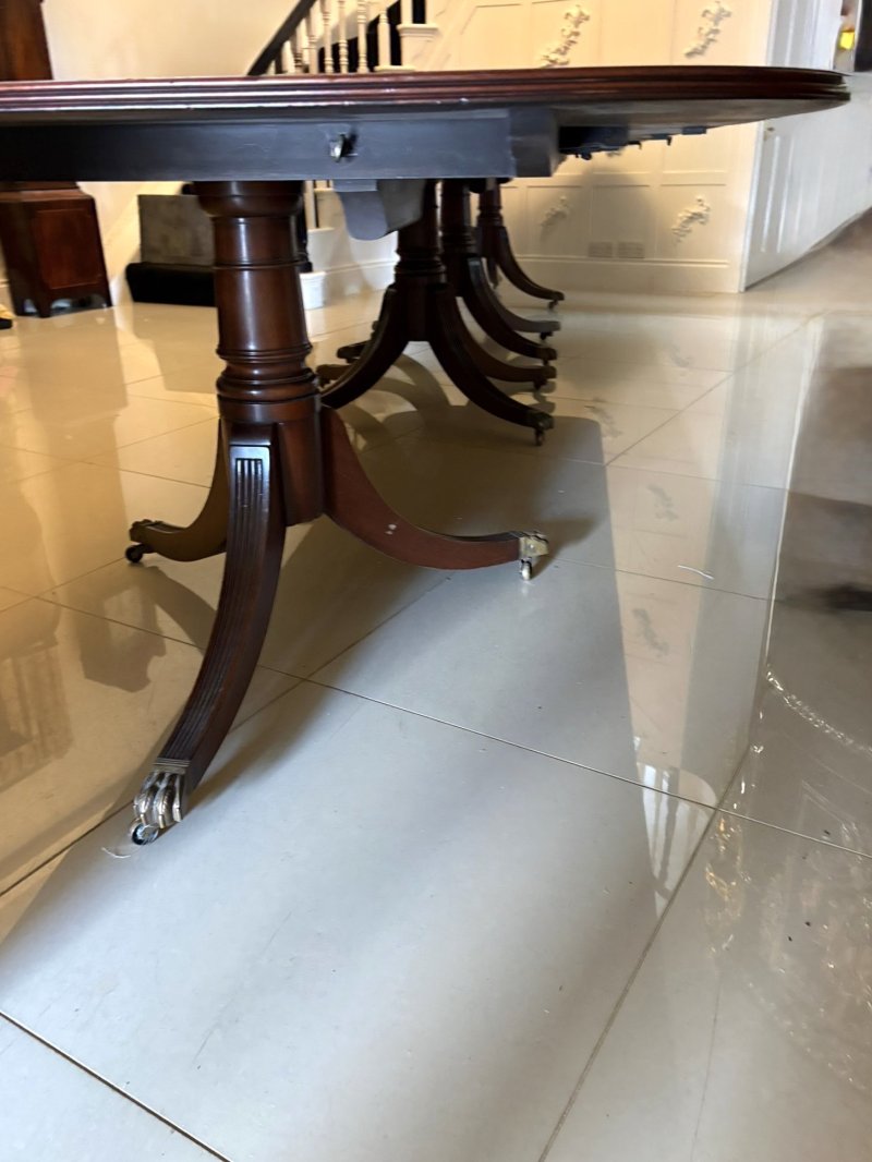 Antique English Mahogany Banquet Dining Table 22/24 Seater 4 Pedestal 3 Leaves 75 x 130 x 554 cm - Image 9