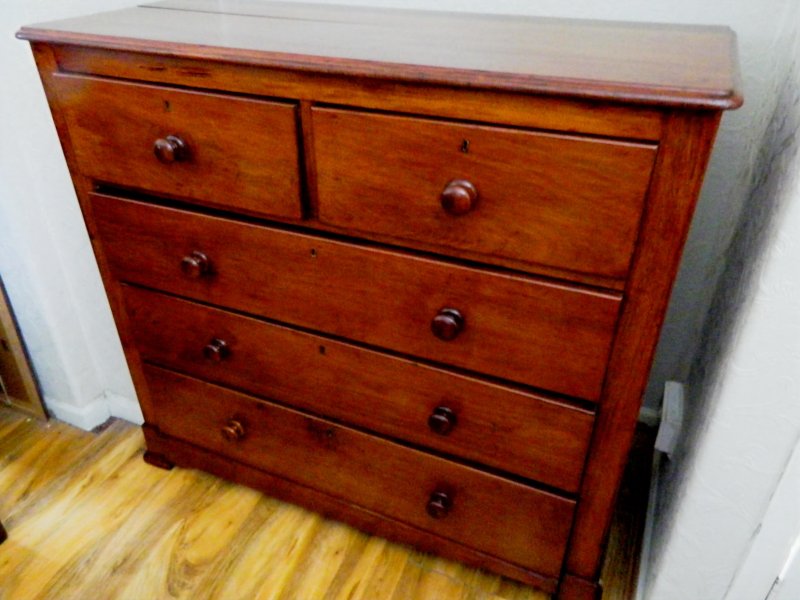 Victorian Mahogany Chest of Drawers - Image 2