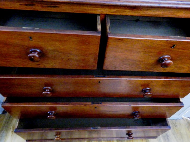 Victorian Mahogany Chest of Drawers - Image 10